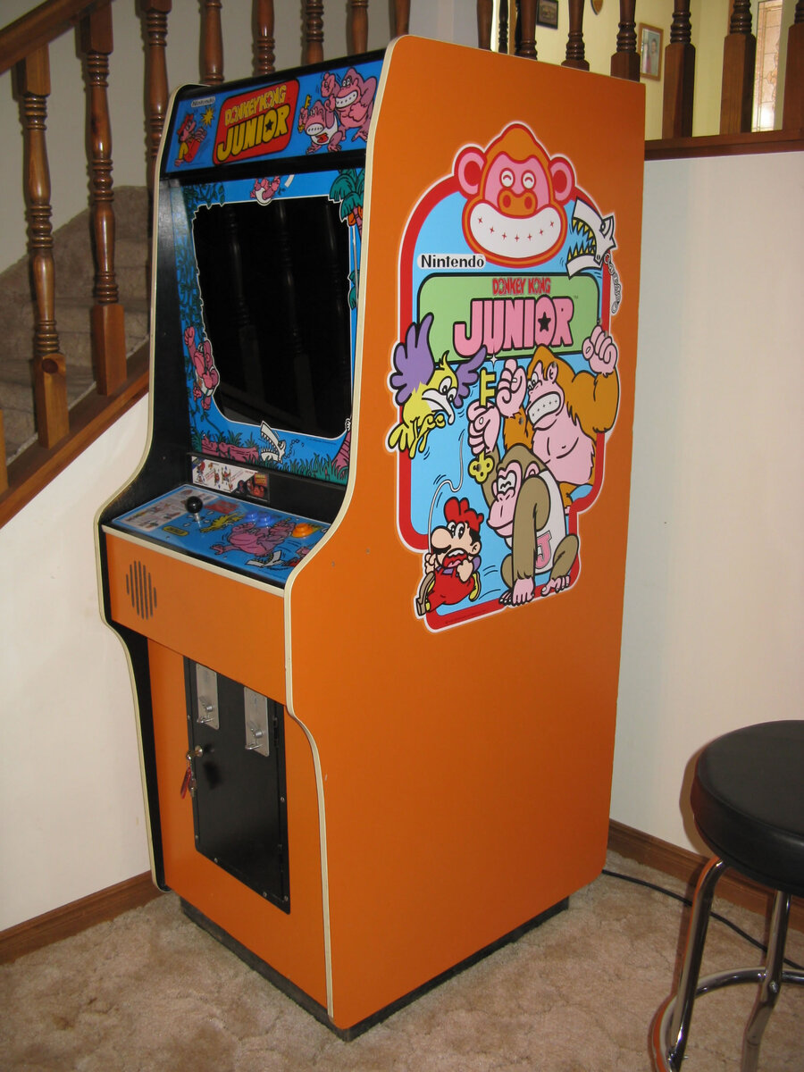 Donkey Kong Jr - аркадный автомат с одноименной игрой, 1982 год