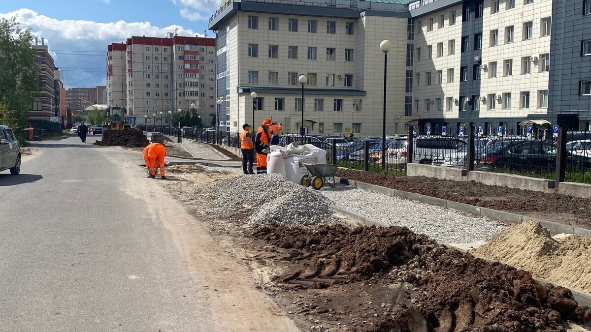     От жителей неоднократно поступали жалобы на отсутствие тротуара и асфальтированного проезда на этой территории.