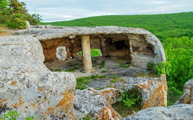    Эски-Кермен. Средневековый пещерный город в Крыму / ©Getty images