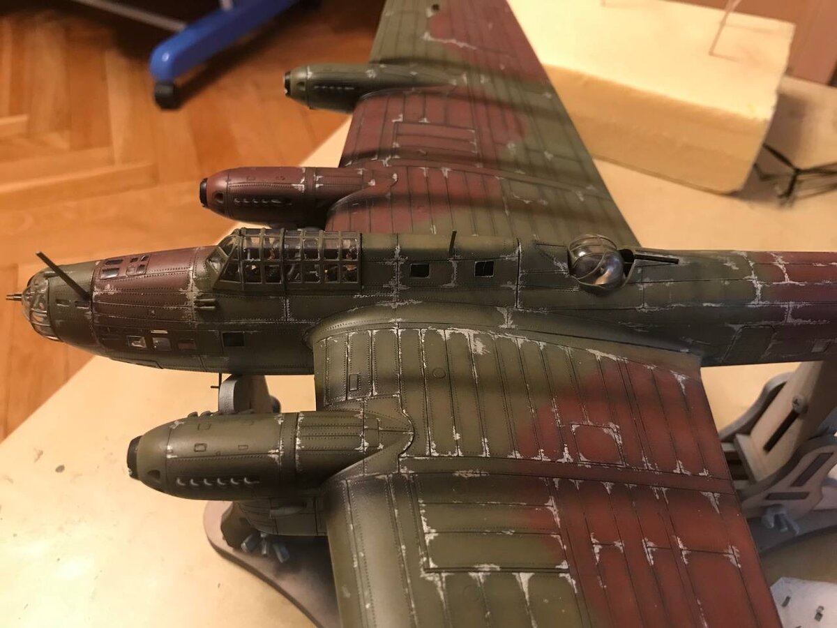 Модель самолёта Пе-8 в масштабе 1:72. Автор - Дмитрий Непримеров. Вот было бы интересно узнать его мотивацию в постройке такого макета?