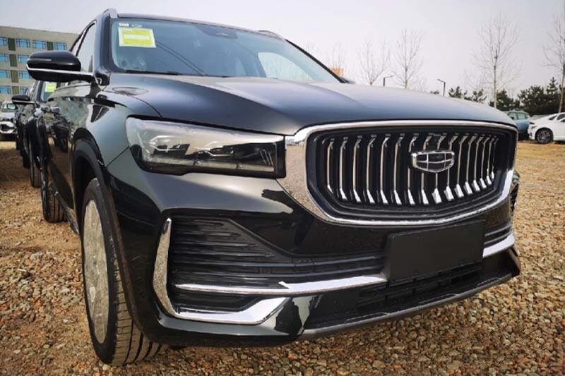 На фото: актуальный кроссовер Geely Monjaro (Xingyue L)