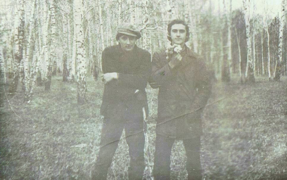  Друзья! Снова приветствую вас на своём канале подборкой фотографий, которые вы прислали в комментарии совсем недавно. Сегодня - юноши 70-х прошлого века. Ваши одноклассники, однокурсники, ровесники...-7