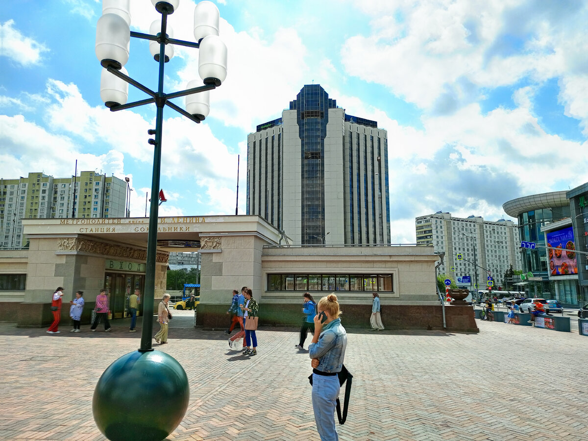 Вначале погода была отличная. Отель "Холидэй ин", метро " Сокольники ". Фото автора. 