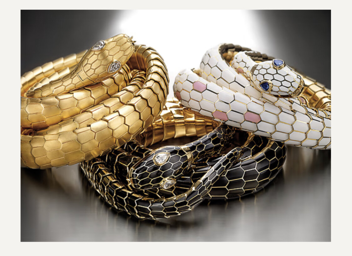 Браслет в виде змеи. Коллекция Serpenti Bvlgari. Bvlgari Serpenti Snake Bracelet. Bvlgari Serpenti браслет. Браслет булгари змея.