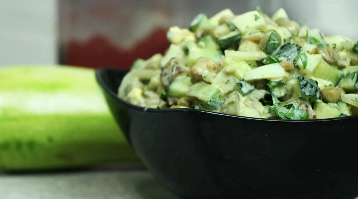 Салат с жареными кабачками