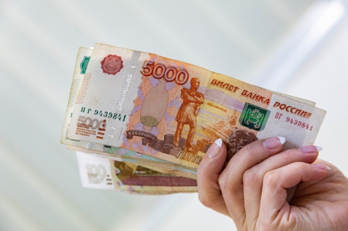    В Новосибирской области 24-летняя девушка украла 160 тысяч у инвалида