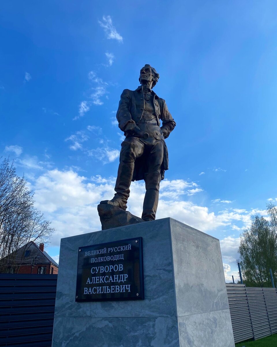 Памятник в Боровичах