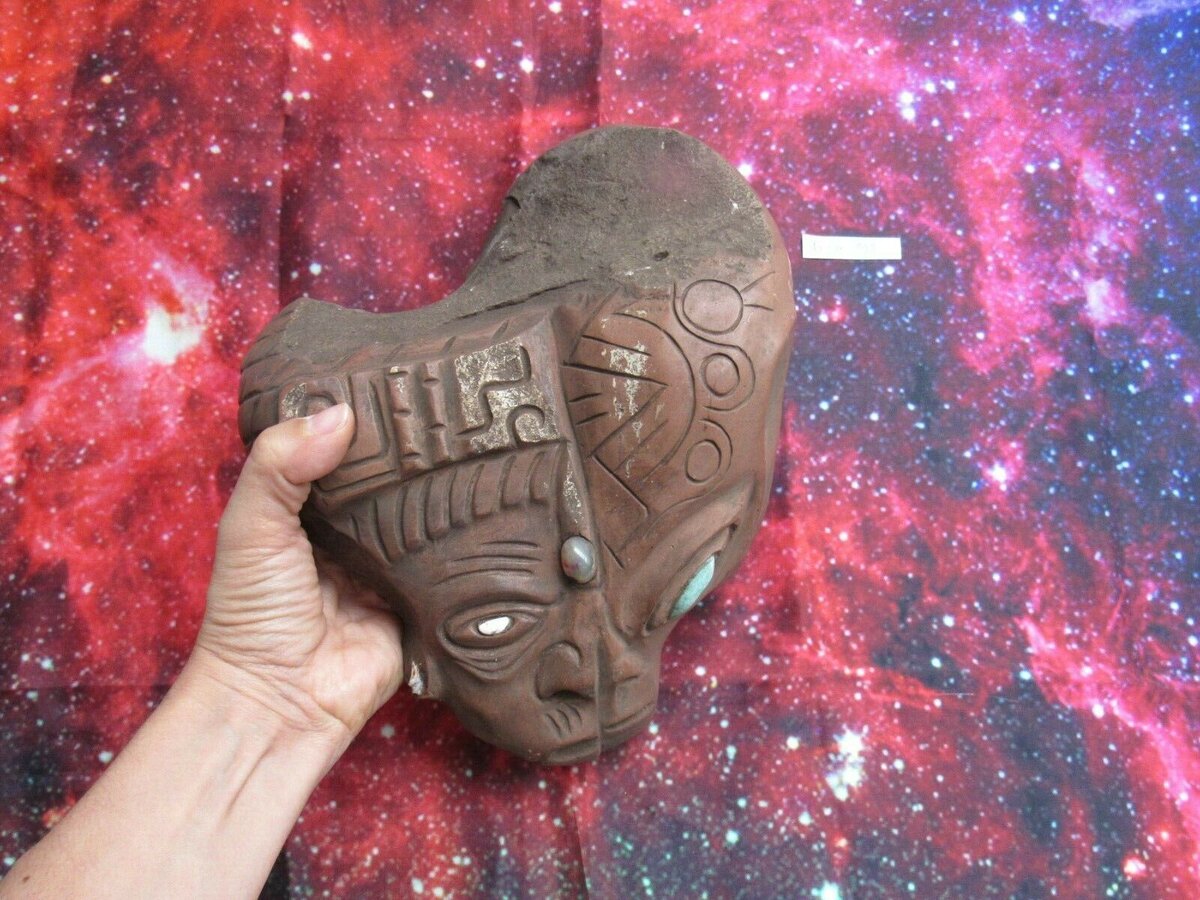 Маска инопланетянина.