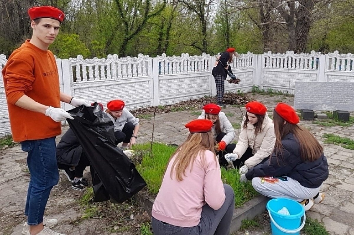    Юнармейцы Дона ко Дню Победы привели в порядок воинские захоронения