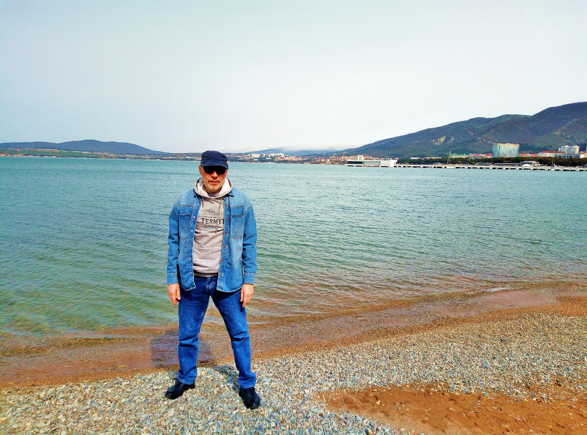 Автор рассказа и канала, Михаил Лекс. Чёрное море, Геленджик, центр, городской пляж