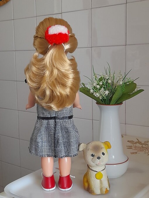 "Клетка всегда актуальна!" - полушерстяное платье для куклы Милы. Май, 2023. 