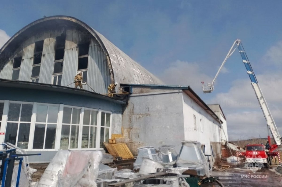    Названа причина пожара в спорткомплексе в Усть-Илимске 3 мая