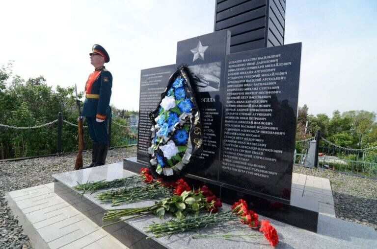    В Оренбурге на братской могиле почтили память воинов-снайперов, погибших в 1943 году Марина Шарт