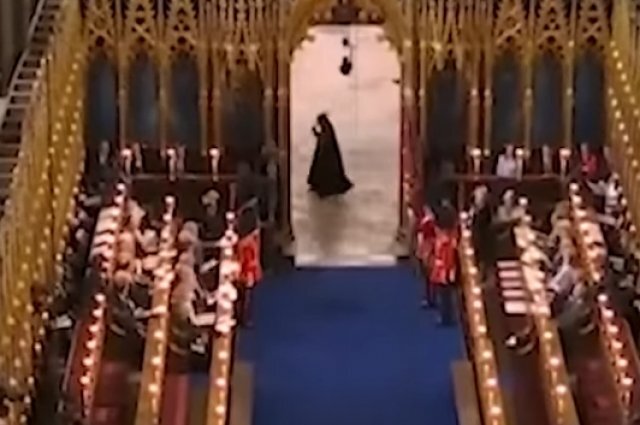    Что за «смерть с косой» видели на коронации Карла III?