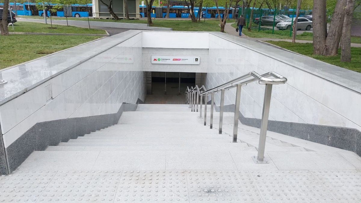 вход в метро царицыно