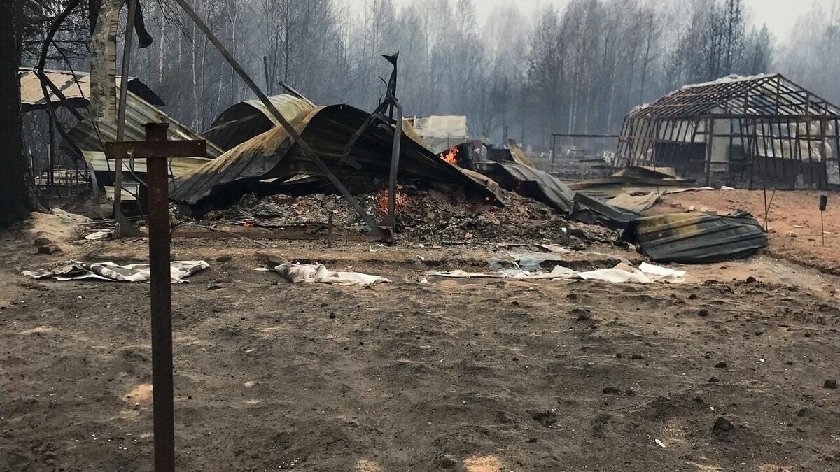     В Тюменскую область прибыла аэромобильная группировка из Оренбургской области. Пятьдесят человек и восемь единиц техники будут помогать тушить пожары в Тобольском муниципальном районе.