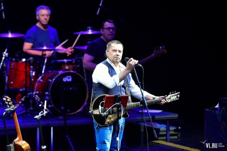    Концерт группы «Любэ» состоится вечером 9 мая в Оренбурге на площади Ленина Белов Михаил Александрович