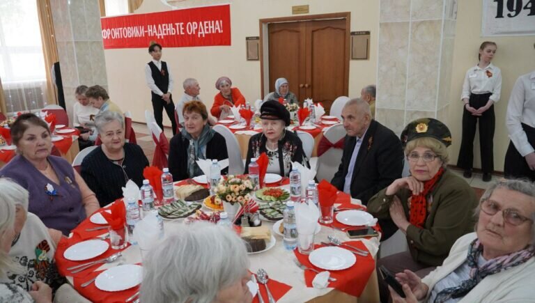    Ветеранов Оренбурга в День Победы угостили солдатской кашей и фронтовыми сто грамм Белов Михаил Александрович