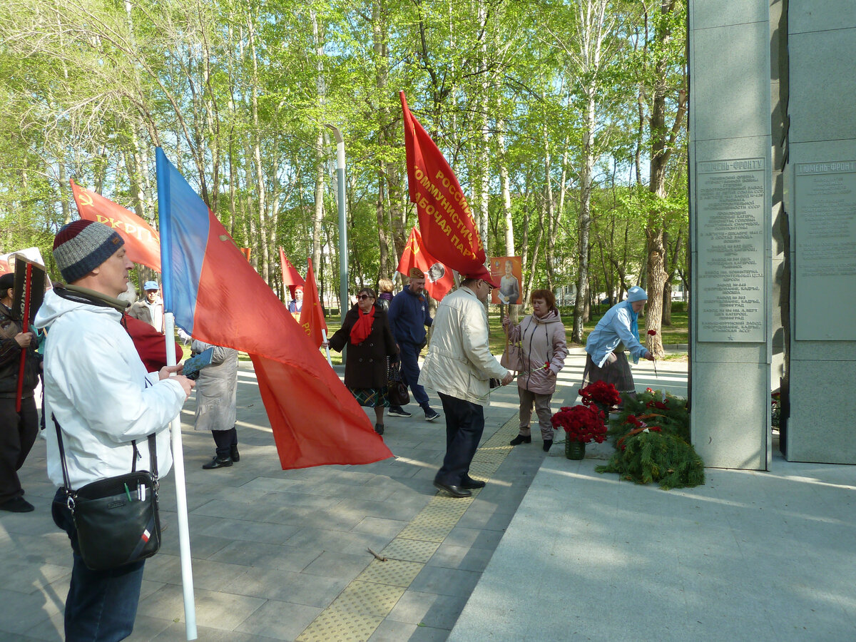 В сквере Якова Неумоева
