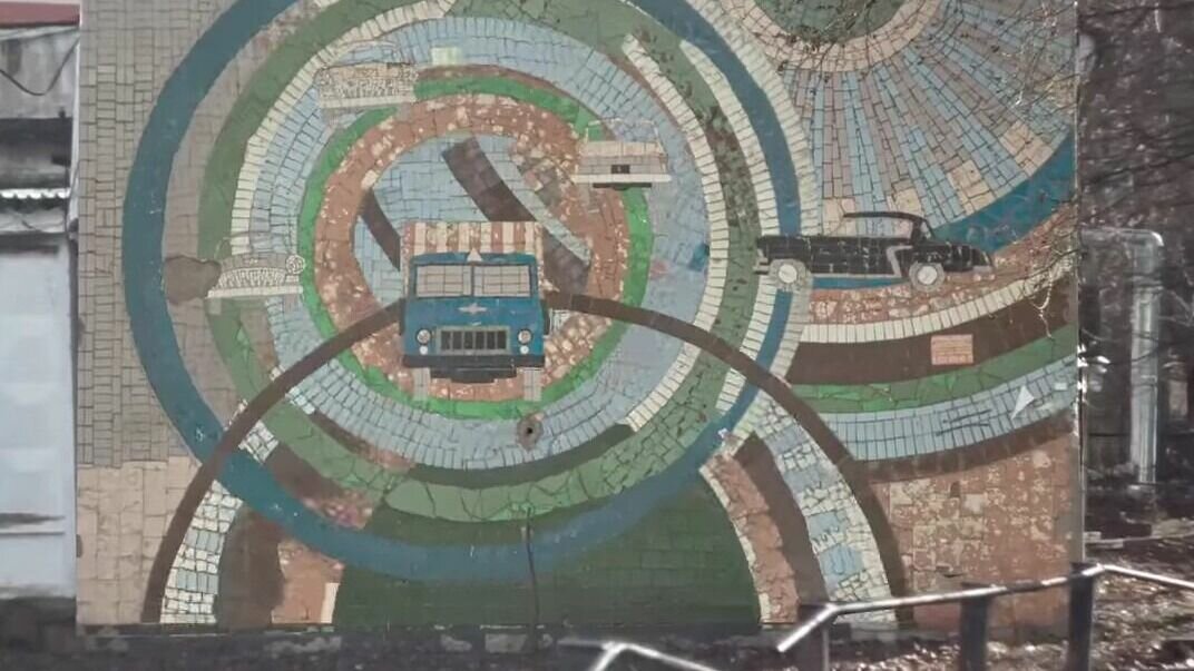     Талантливый режиссер и мультипликатор Андрей Першин «оживил» панно советской эпохи на стенах зданий в Ижевске.