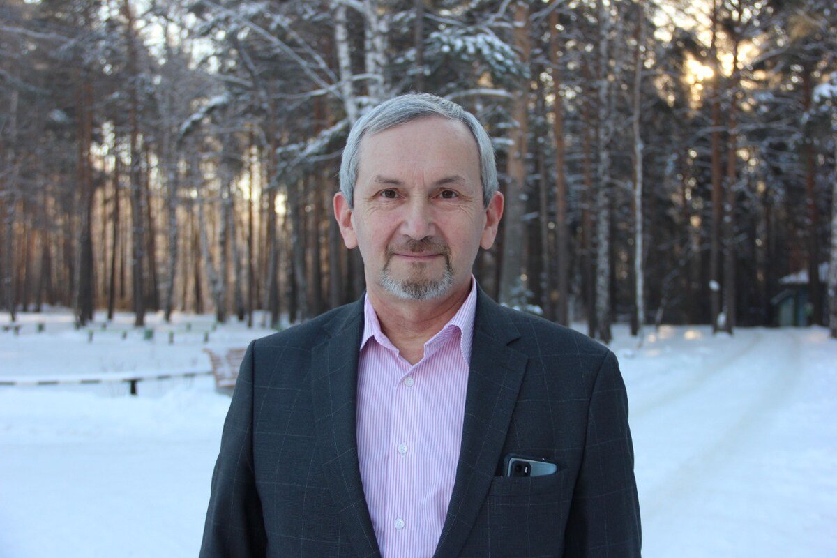 Главный внештатный психотерапевт Минздрава Свердловской области, руководитель клиники неврозов "Сосновый бор" Михаил Перцель