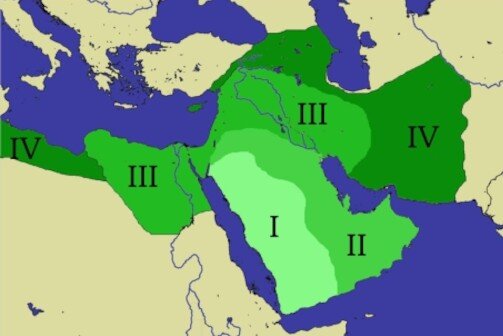 I - территория Халифата на момент смерти Пророка, II - Абу-Бакра, III - Умара, IV - Османа