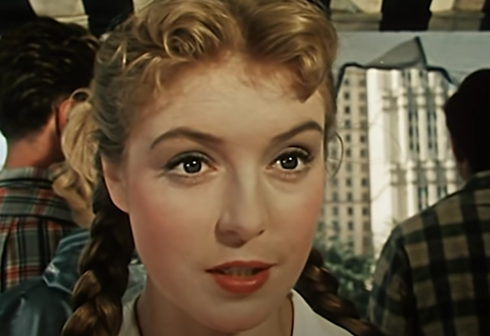 Таня (Лидия Федосеева), кадр из фильма "Сверстницы" (1959) 