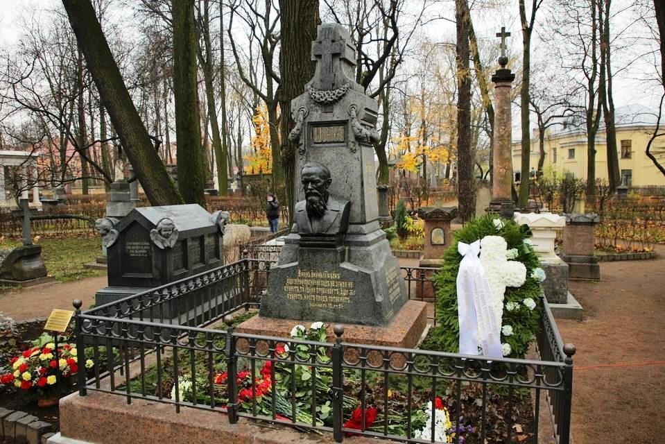 Могила достоевского в александро невской лавре фото