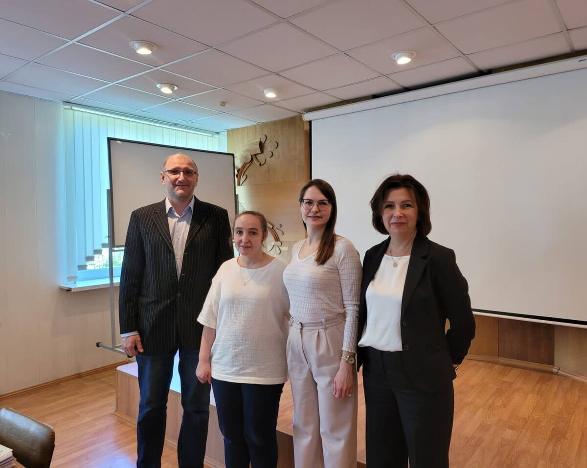 Заведующий кардиоцентром Созонов А.В., детский ревматолог Демина Т.Л., заместитель главного врача по медицинской части ДГКБ №11 Рязанова Т.А., представитель компанииTirupharm Immuno Обрамова В.Г.