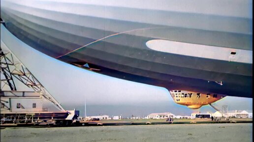 Самый большой гелиевый дирижабль авианосец USS Macon. 1930-е годы