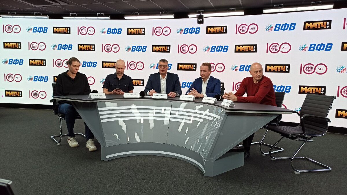 Участники пресс-конференции в ожидании Екатерины Гамовой. Фото - @foto_volley специально для "Первого темпа" 