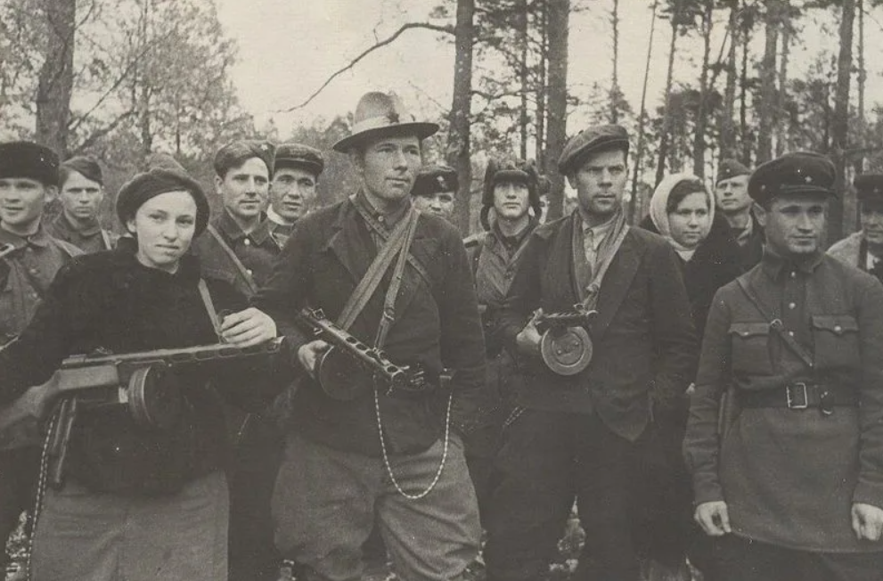 Вело партизанский. Белорусские Партизаны 1943. Партизанский отряд «Советская Белоруссия» бригады им. Пономаренко. Белорусские Партизаны в годы Великой. Белорусский Партизанский отряд имени Буденного.
