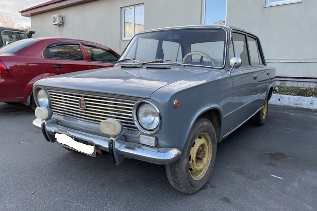 Такие же Жигули, даже цвет совпадает!