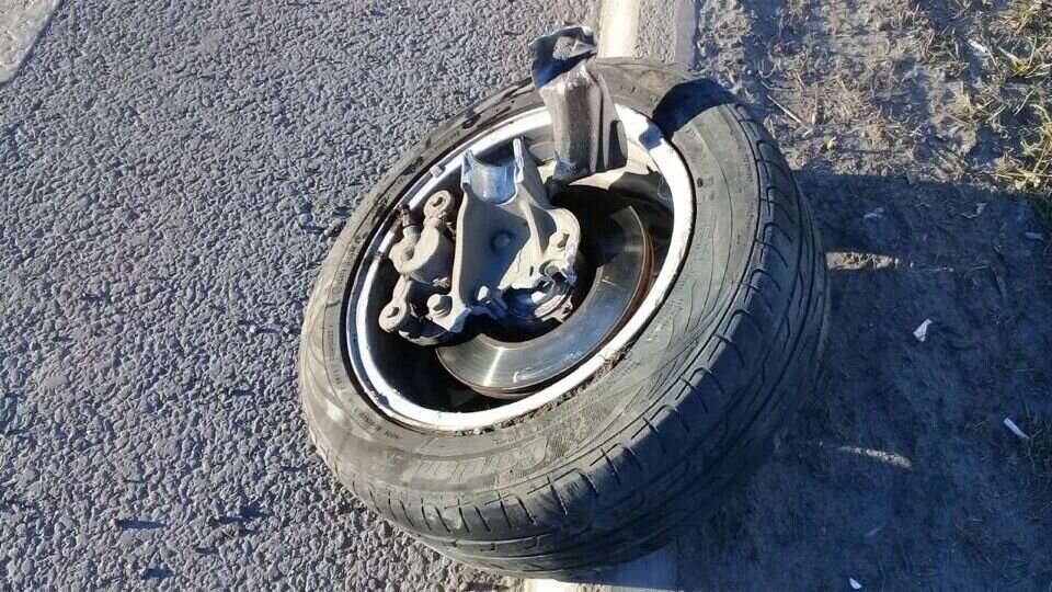     В Казани на проспекте Победы автомобиль Daewoo Matiz подрезал мотоциклиста. Об этом сообщили очевидцы в социальных сетях.