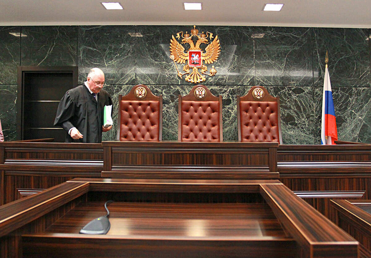 Зал заседания суда. Зал судебного заседания арбитражного суда. Мосгорсуд зал. Зал заседания арбитражного суда.