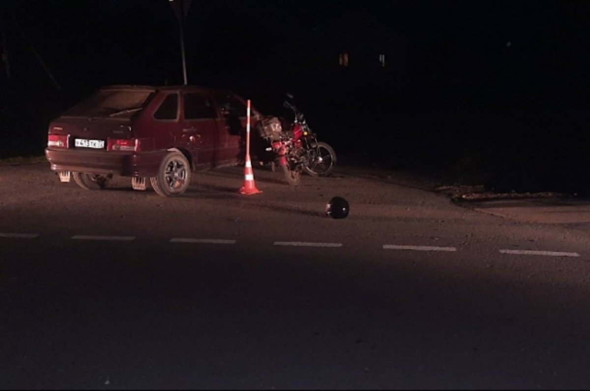    В тюменском селе несовершеннолетний водитель мопеда врезался в машину