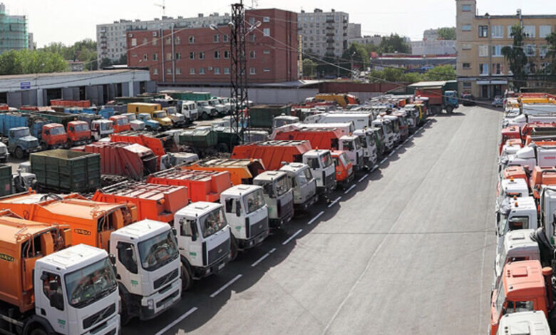 Спецтранс 1 санкт-петербург автопарк. Авторитейл ростов на дону. Парковка в ряд. Мусоровоз спецтранс 1. Автомобильный парк 1.