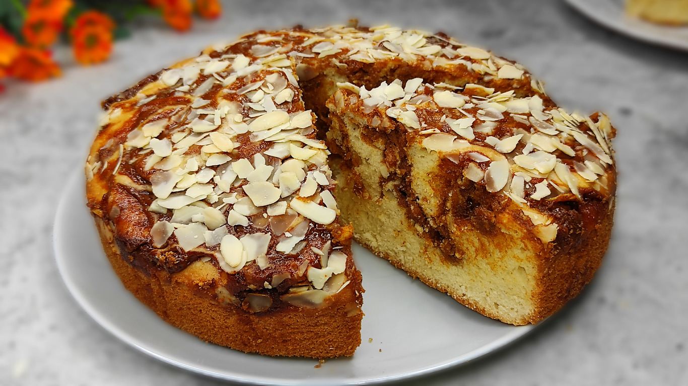 Нежнейший ПИРОГ с вареной СГУЩЕНКОЙ и грецкими ОРЕХАМИ.