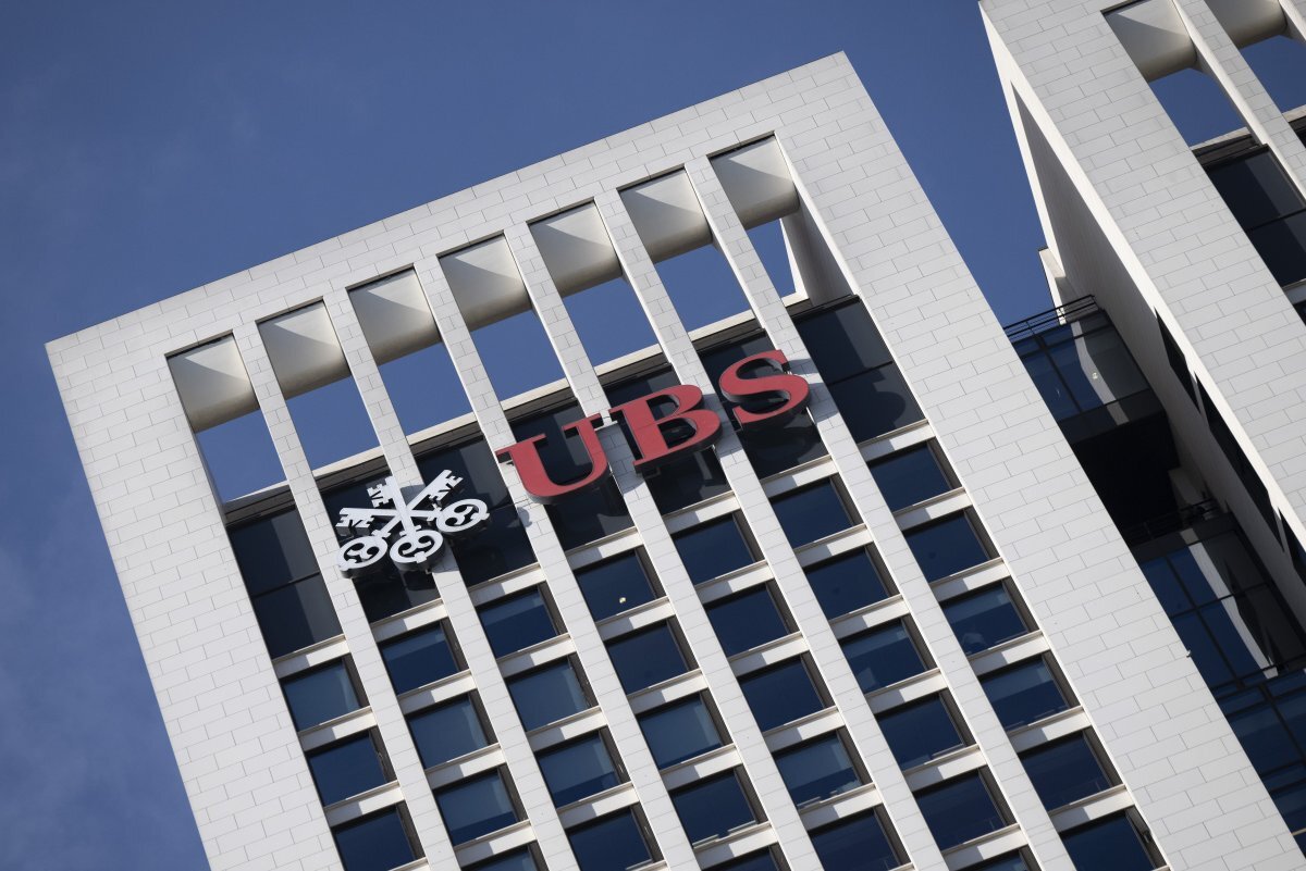    Банк UBS получил разрешение от Еврокомиссии на покупку банка Credit Suisse