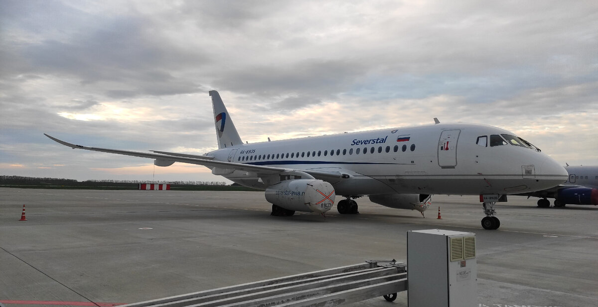 Самолёт SSJ-100