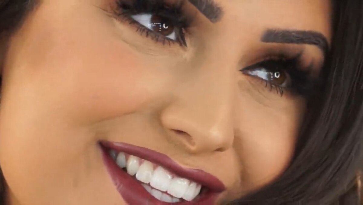 Amy Rose Walker Smile 