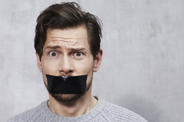    Опасно ли заклеивать рот скотчем на ночь?