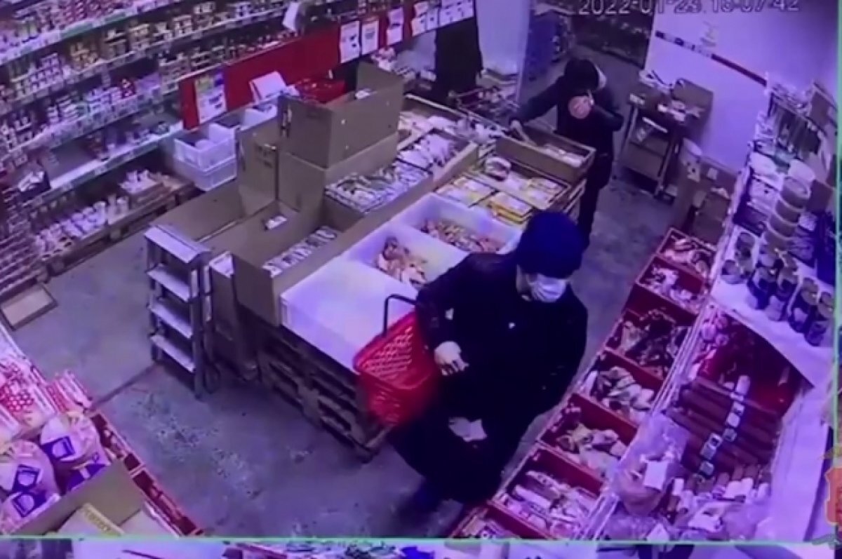   Мужчина совершил 18 краж в магазинах.