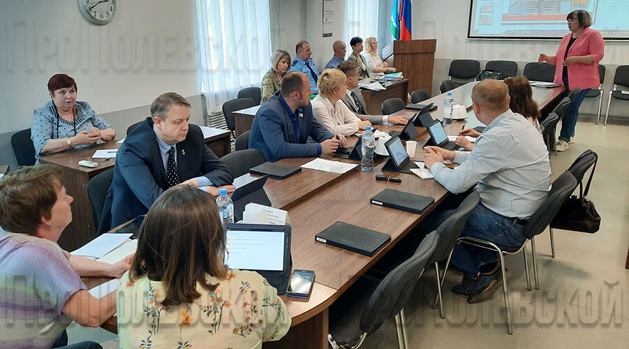 Депутаты обсудили вопросы девиантного поведения несовершеннолетних и другие сопряжённые с данной проблемой темы и дали главе Полевского округа свои рекомендации