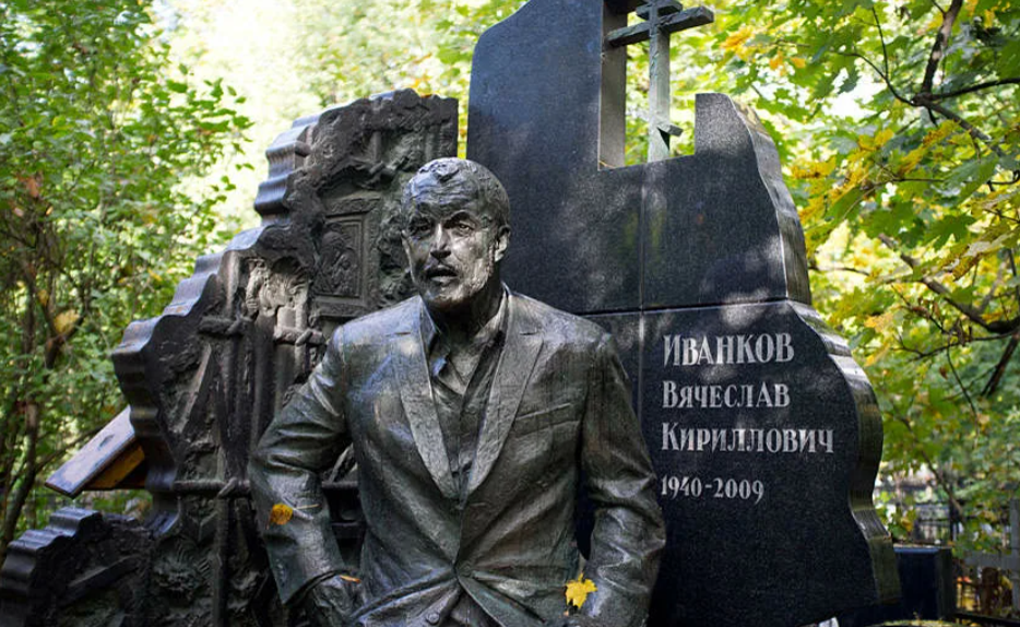 Ваганьковское кладбище monument m. Иваньков кладбище Ваганьковское кладбище. Ваганьковское кладбище Япончик. Ваганьковское кладбище могила Вячеслава Япончика.