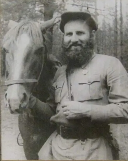 На фото Герой Советского Союза, партизан - Артозеев Георгий Сергеевич 