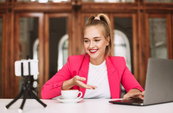 Чего ожидать от 2 июня 2023 года, в 15-е лунные сутки? Фото © Freepik / garetsvisual 