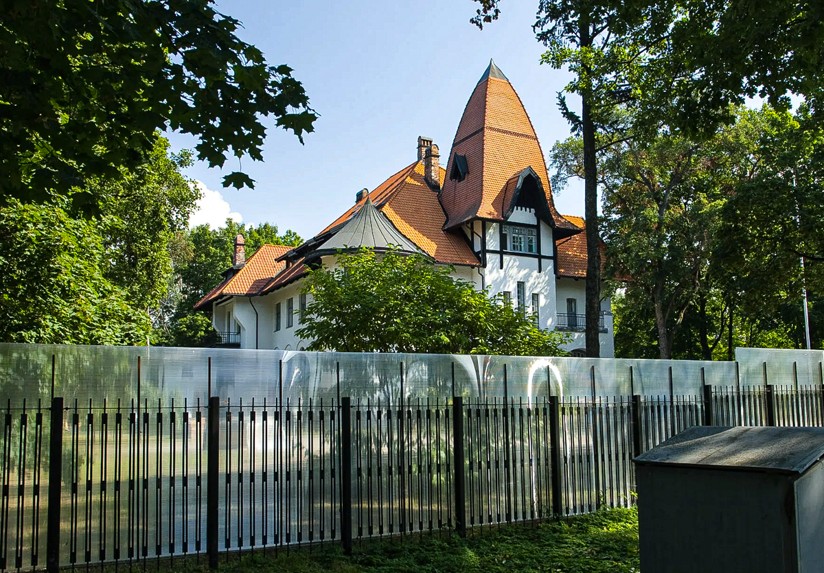 "Я много работал и всего достиг сам. Никогда не просил помощи у мамы". Как сынок Матвиенко смог стать долларовым миллиардром