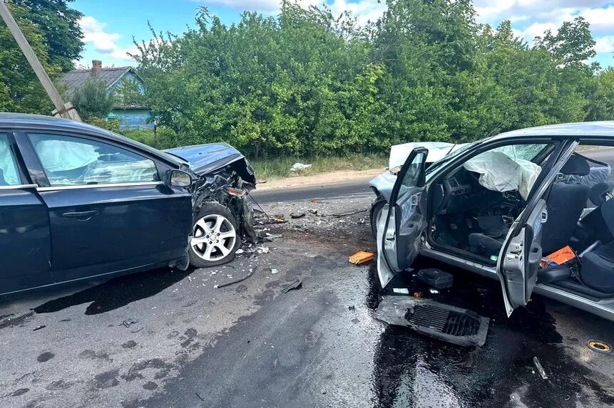 Автоавария лобовое столкновение