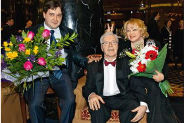 Семья Н. Гвоздиковой: сын Федор, муж Е. Жариков, Н. Гвоздикова. Фото из открытых источников Интернета.